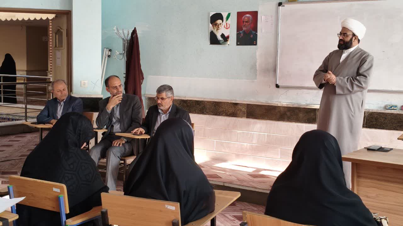 در موضوع حجاب نباید مطلق‌گرا باشیم.
